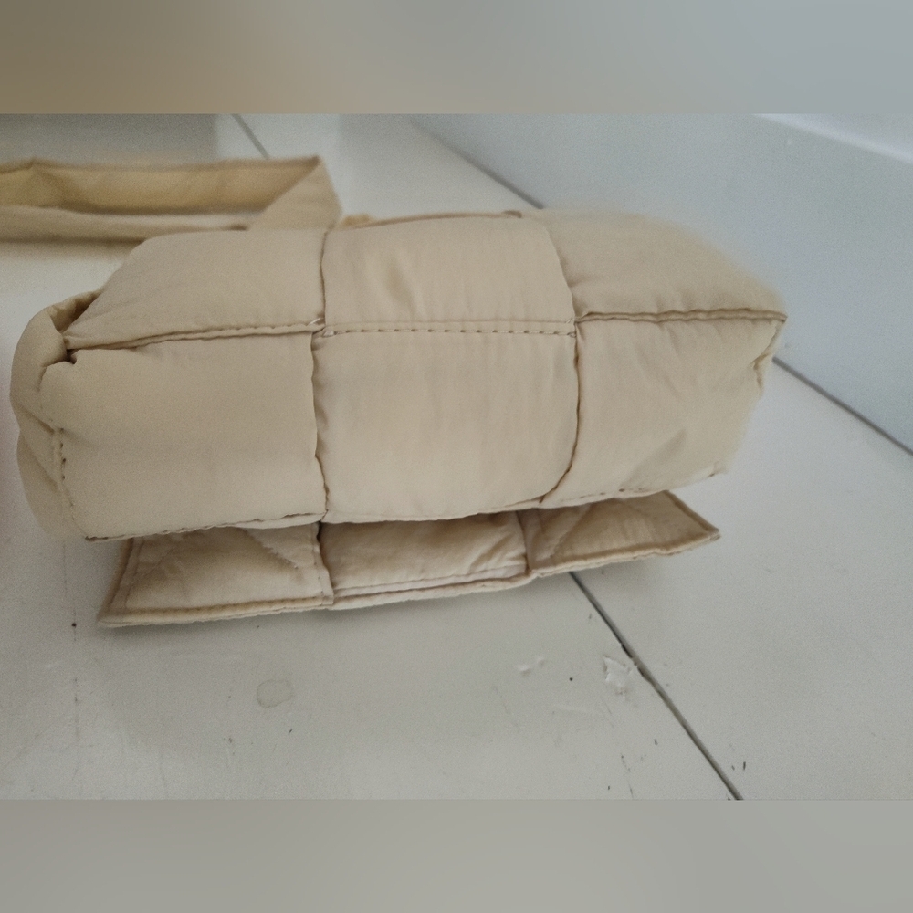 Women's Cream Beige Puffer Basketweave Crossbody Bag - Picture 3 of 5